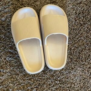 Cloudies slides size 6